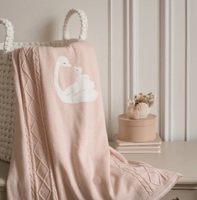 Swan Intarsia Cable Blanket - Pink