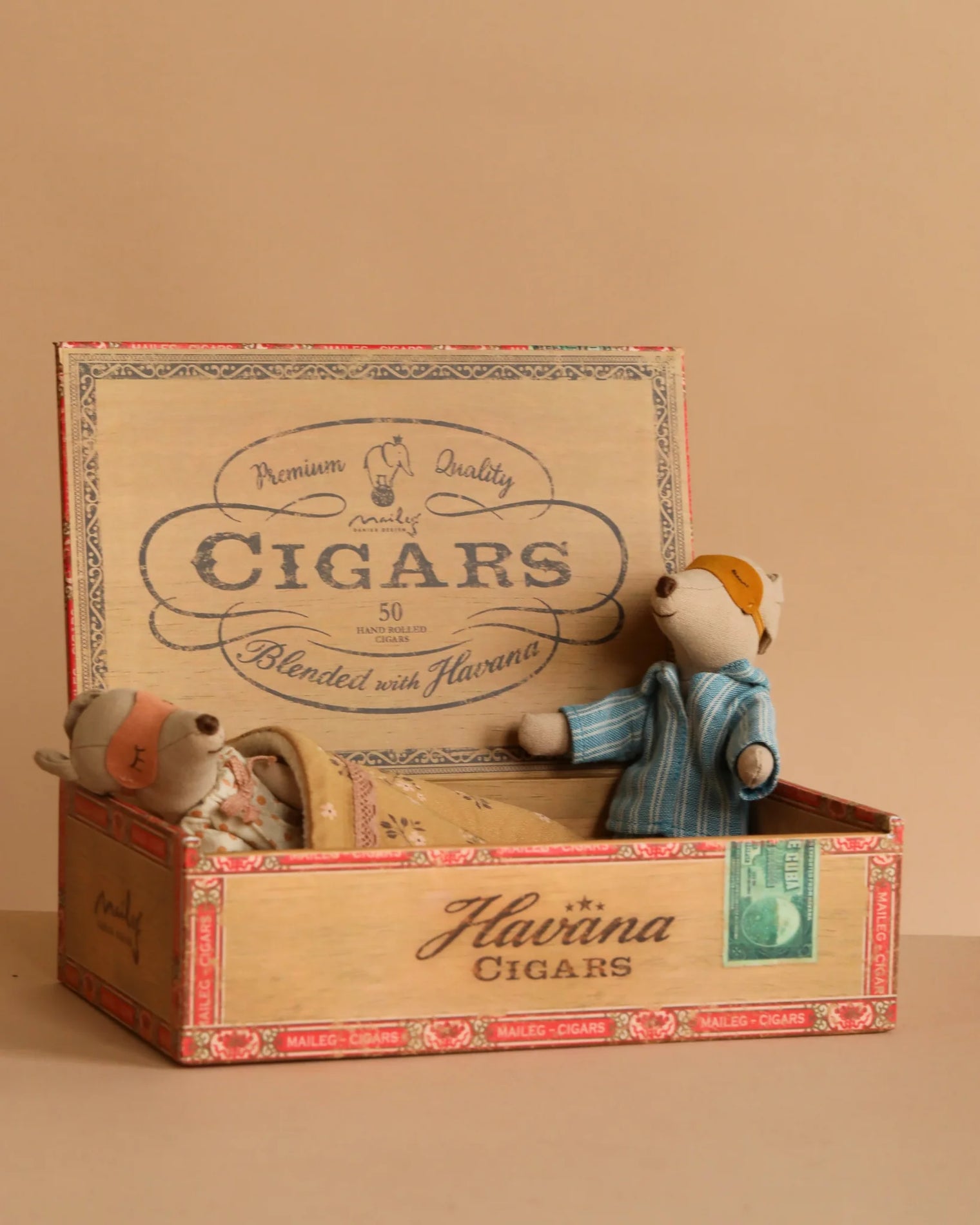 Maileg Mum & Dad In A Cigar Box