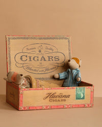 Maileg Mum & Dad In A Cigar Box