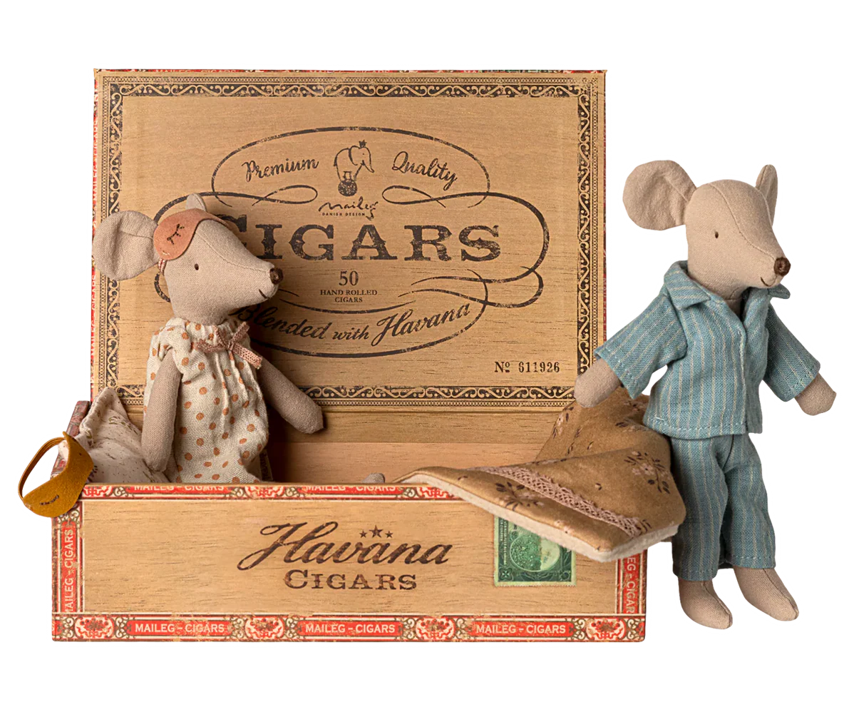 Maileg Mum & Dad In A Cigar Box