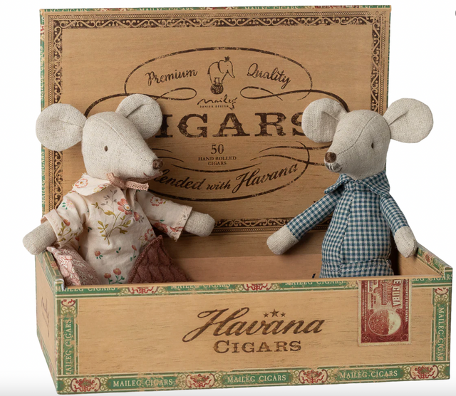 Maileg Grandma & Grandpa In A Cigar Box