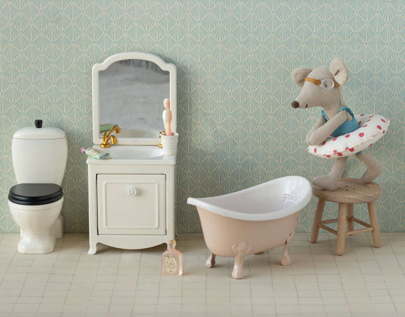 Maileg Mouse With Float, Little Sister-Red Dot
