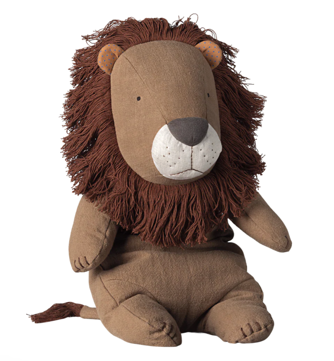 Big Lion Safari Friends
