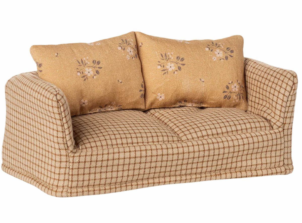 Couch, Mouse - Mable